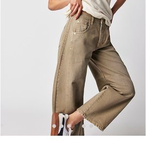 We The Free Lucky You Mid-Rise Barrel Jeans (run big fits 28)